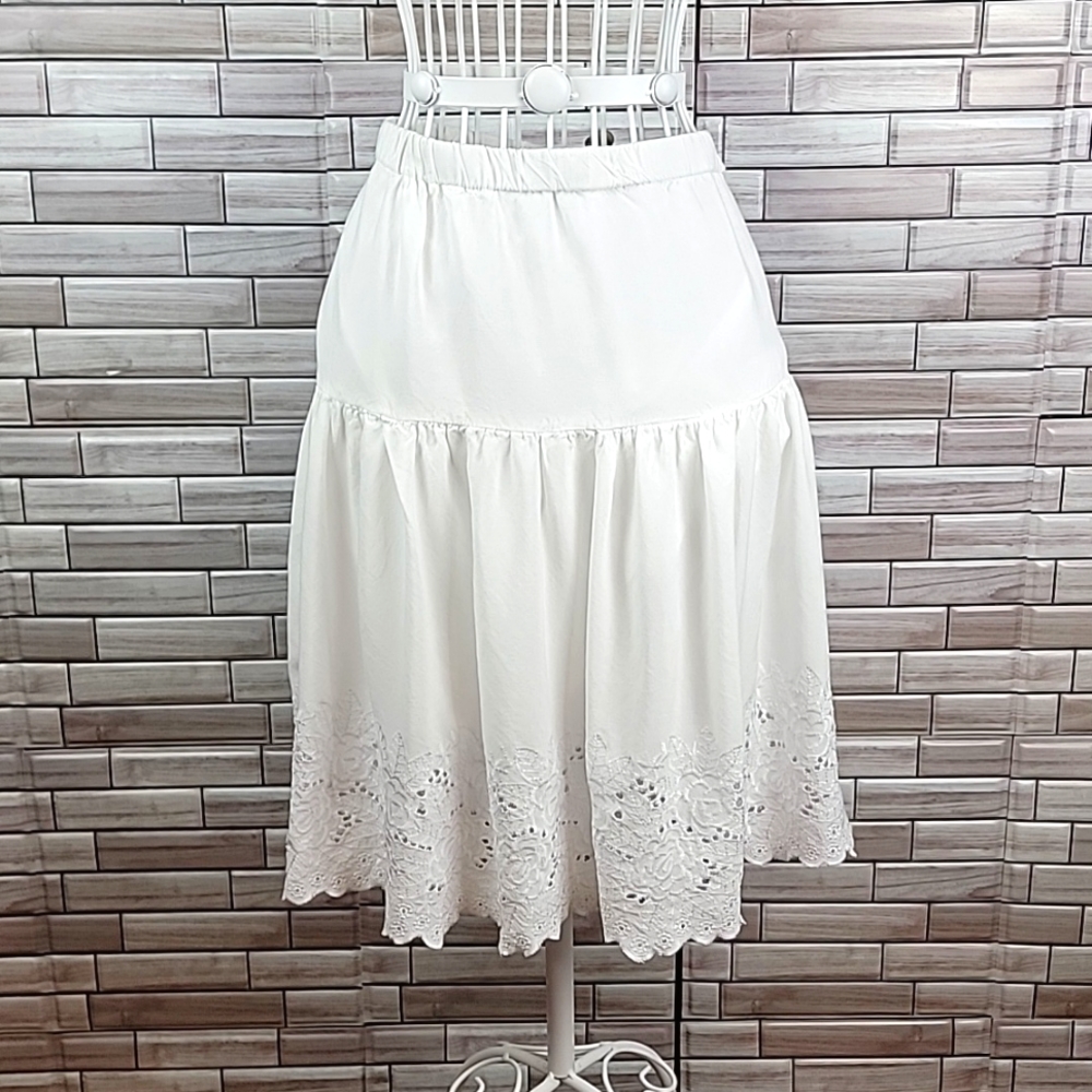 Unbranded white rayon mini skirt Size M